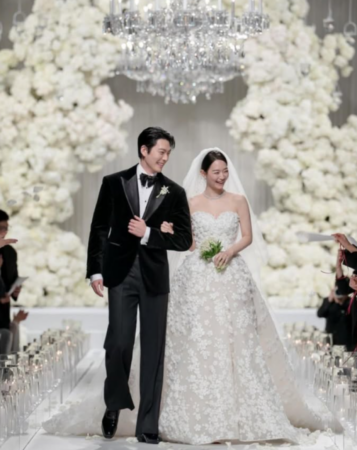 11年愛情修成正果！金宇彬申敏兒首爾大婚 V和金泰梨都來了